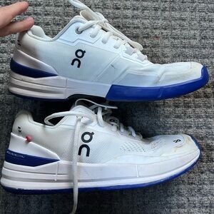 Woman’s on cloud Roger pro tennis shoe, 8